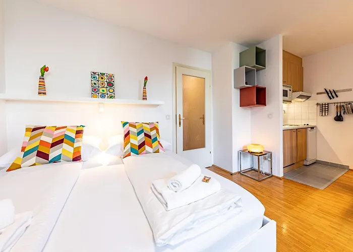 Calm & Connected By Jr Apartment